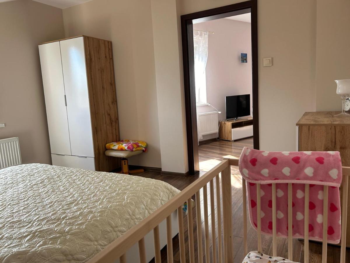 Apartament Bobrzanska - 4 Bedrooms Sypialnie Świdnica Esterno foto